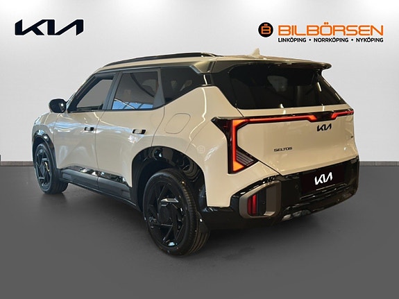 Kia Seltos 6 of 17