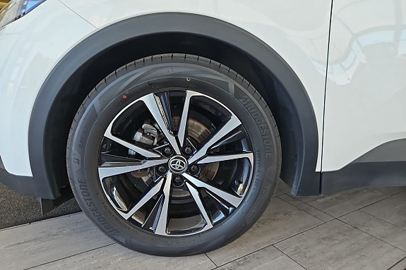 Toyota C-HR 11 of 15