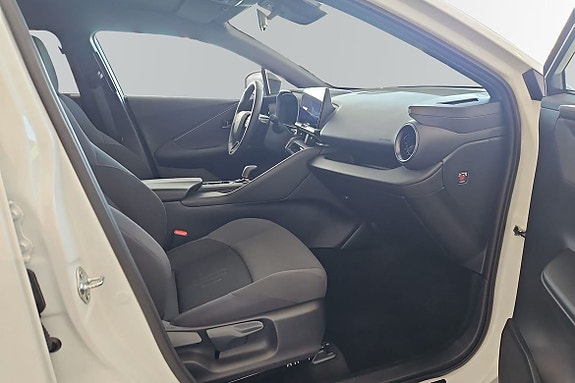 Toyota C-HR 6 of 15