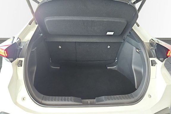 Toyota C-HR 10 of 15