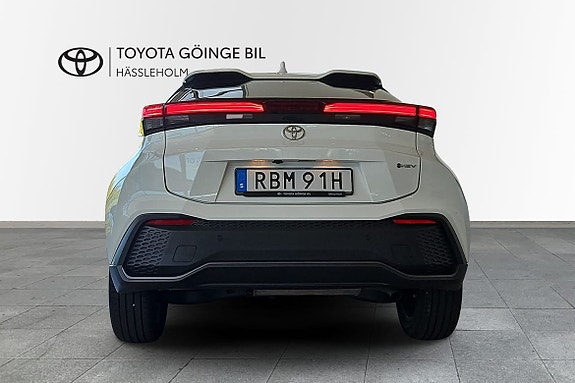 Toyota C-HR 4 of 15
