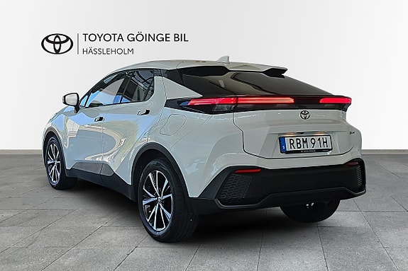 Toyota C-HR 2 of 15