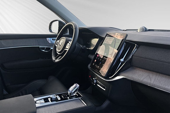 Volvo XC90 10 of 19