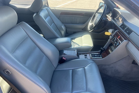 Mercedes-Benz 300 CE-24 10 of 19