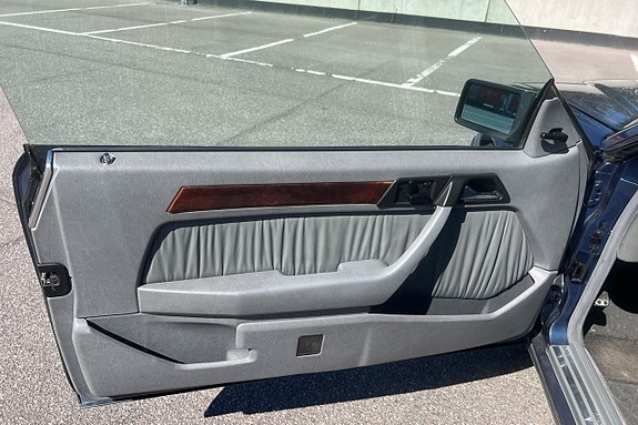 Mercedes-Benz 300 CE-24 15 of 19