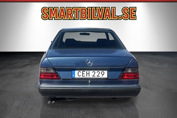 Mercedes-Benz 300 CE-24 4 of 19