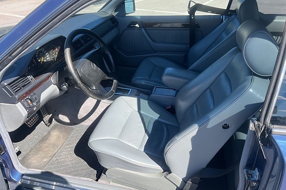 Mercedes-Benz 300 CE-24 12 of 19