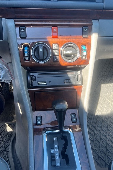Mercedes-Benz 300 CE-24 19 of 19