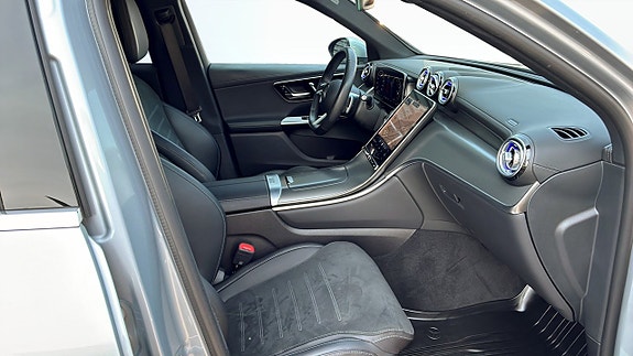 Mercedes-Benz GLC300 de 3 of 5