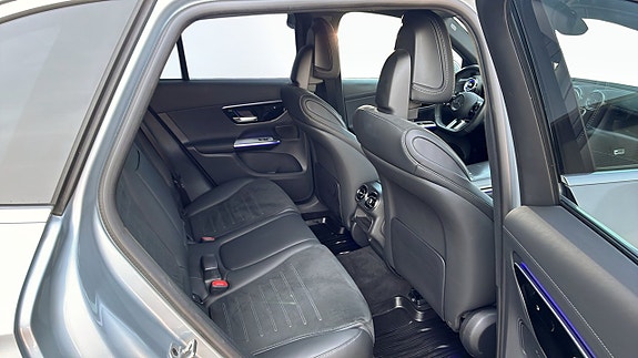 Mercedes-Benz GLC300 de 5 of 5