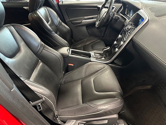 Volvo XC60 10 of 22