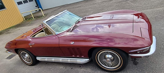 Chevrolet Corvette 2 of 5