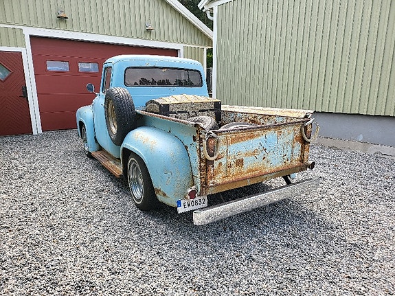 Ford F-100 4 of 5