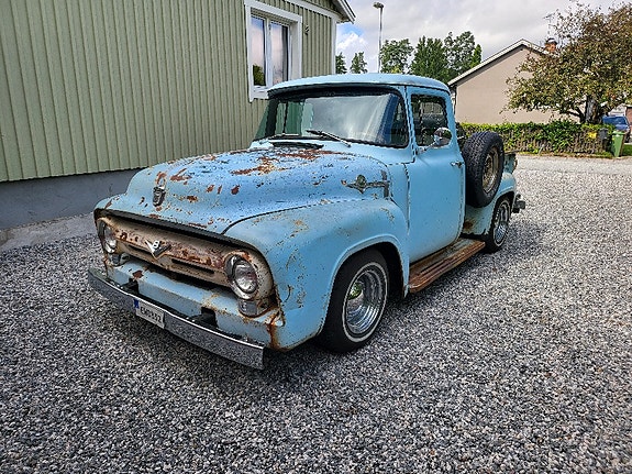 Ford F-100 2 of 5