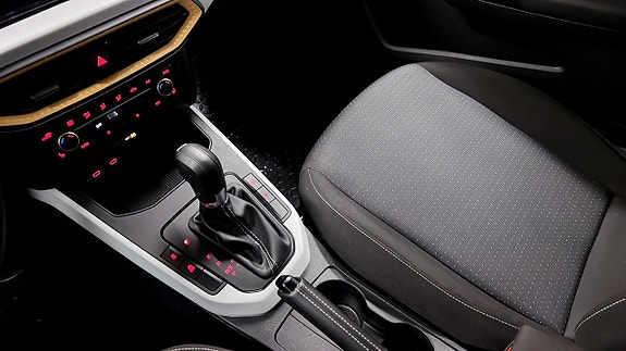 Seat Arona 15 of 17