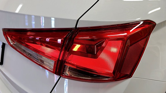 Seat Arona 13 of 17
