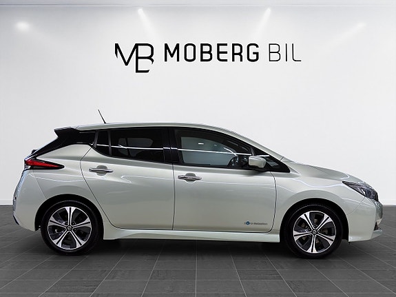 Nissan Leaf 4 of 5