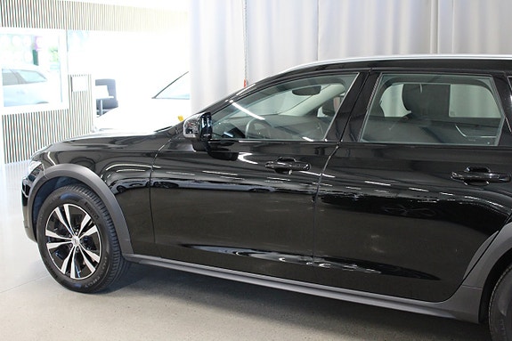 Volvo V90 Cross Country 13 of 27