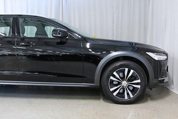 Volvo V90 Cross Country 3 of 5