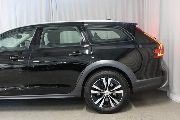 Volvo V90 Cross Country 8 of 27