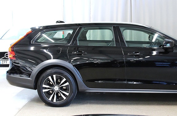 Volvo V90 Cross Country 6 of 27