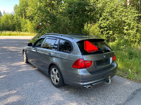 BMW 320d 3 of 7