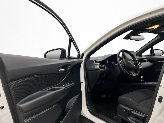 Toyota C-HR 8 of 29