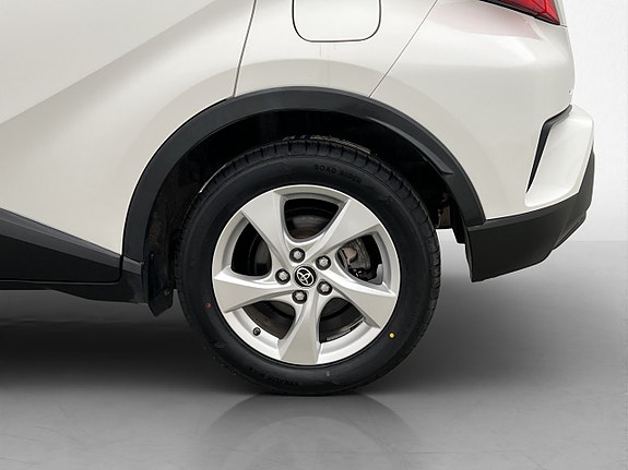 Toyota C-HR 27 of 29