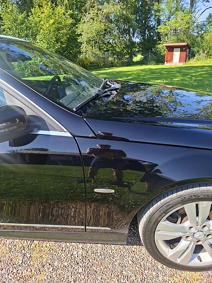 Mercedes-Benz C220 4 of 5