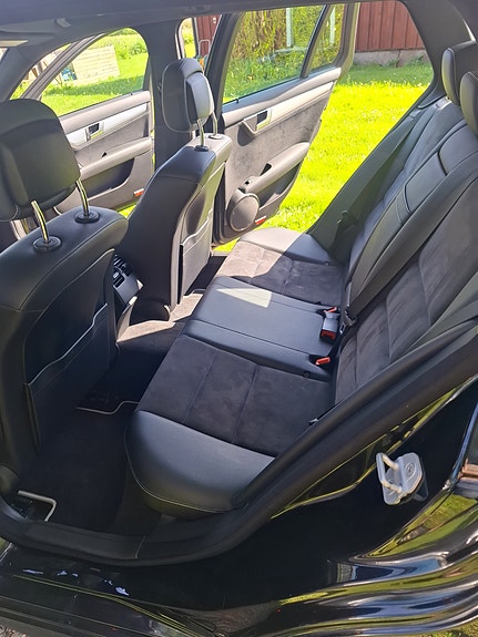 Mercedes-Benz C220 3 of 5