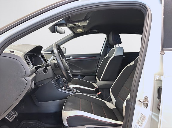 Volkswagen T-Roc 7 of 16