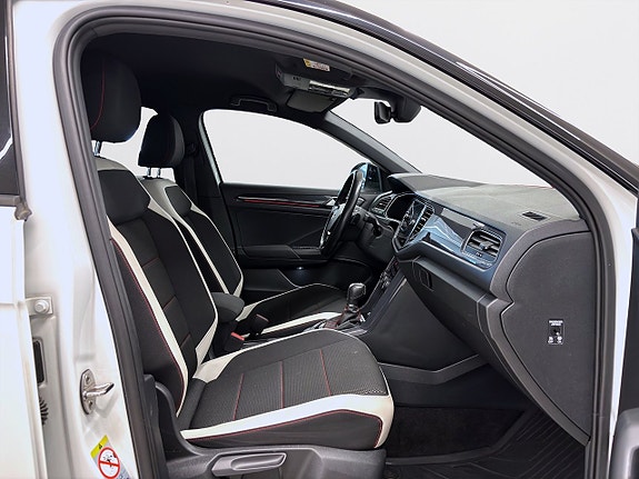 Volkswagen T-Roc 12 of 16