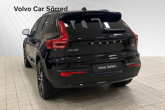 Volvo XC40 4 of 5