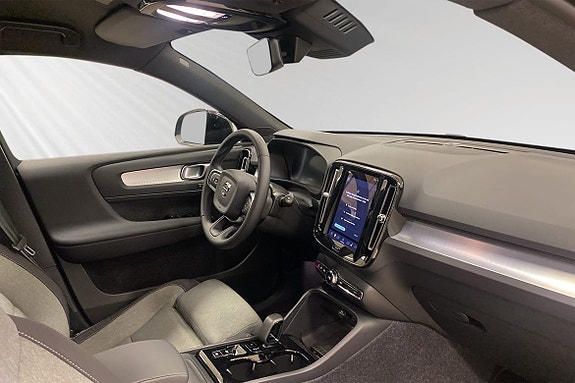 Volvo XC40 10 of 12