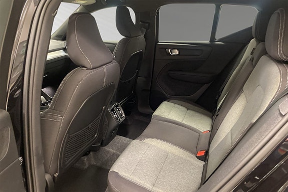 Volvo XC40 8 of 12
