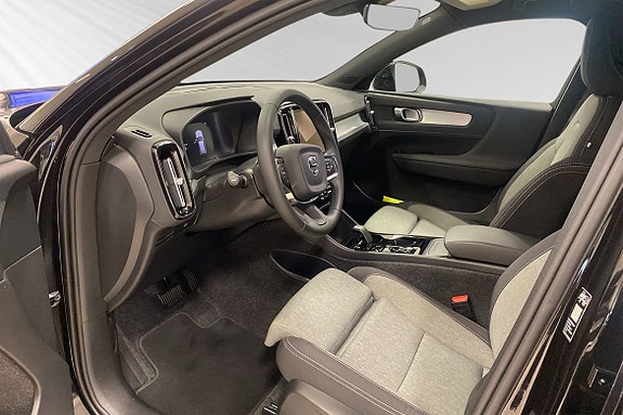 Volvo XC40 7 of 12