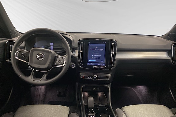 Volvo XC40 9 of 12