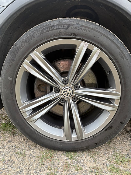 Volkswagen Tiguan 3 of 5