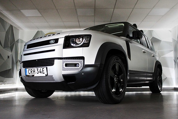 Land Rover Defender 110 5 of 5