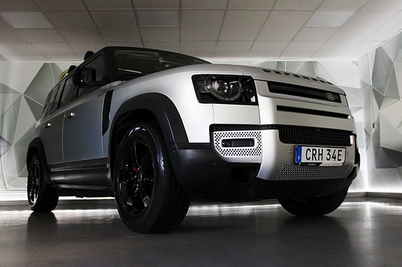Land Rover Defender 110 6 of 27