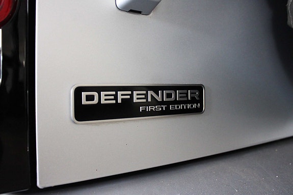 Land Rover Defender 110 23 of 27