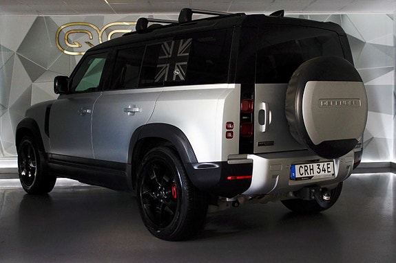 Land Rover Defender 110 3 of 5
