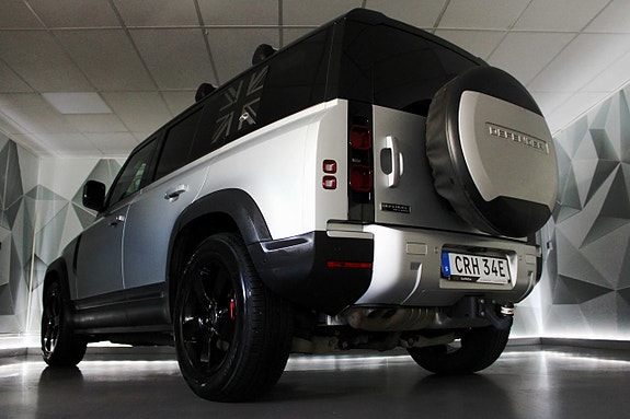 Land Rover Defender 110 7 of 27
