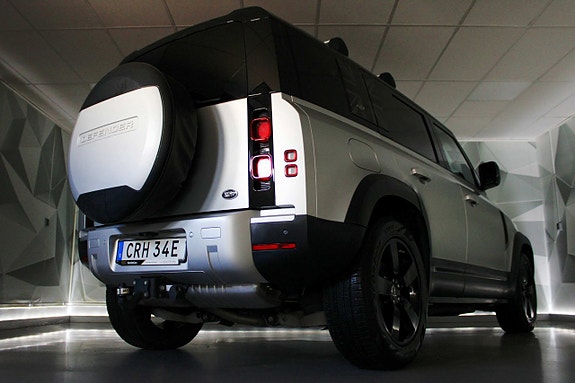 Land Rover Defender 110 8 of 27