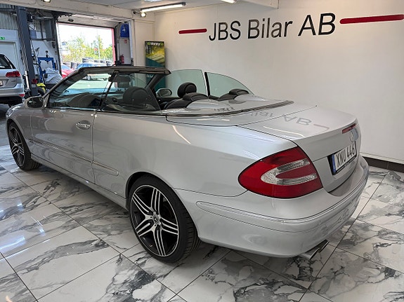 Mercedes-Benz CLK320 4 of 5
