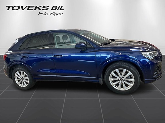 Audi Q3 2 of 5