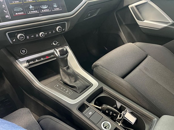 Audi Q3 12 of 18