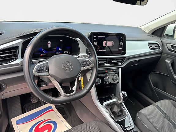 Volkswagen T-Roc 10 of 14