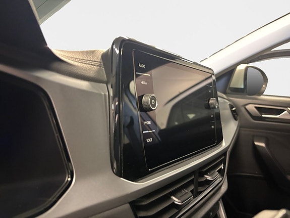 Volkswagen T-Roc 7 of 9