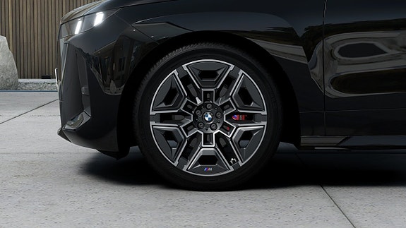 BMW iX 7 of 13